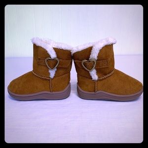 👜$5 Bundle Add On👜 Baby boots. Size 3 (infants).